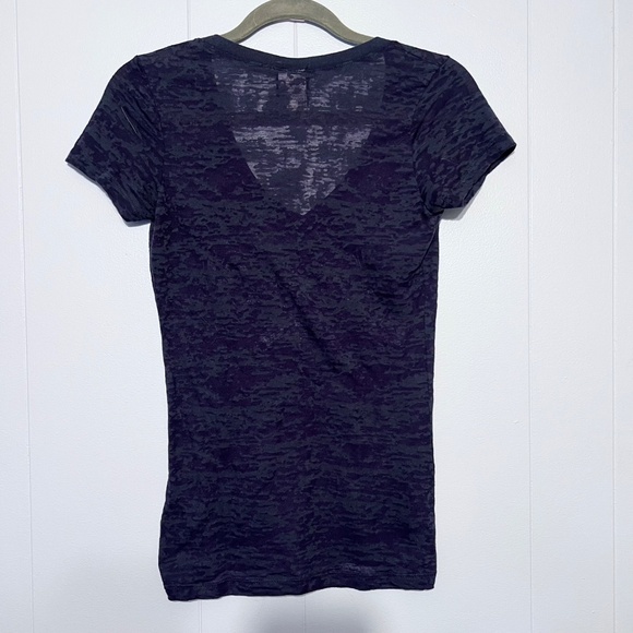 🔥2/$10  Broncos Navy V-neck Top - 15.5" PTP - Small - Picture 2 of 5